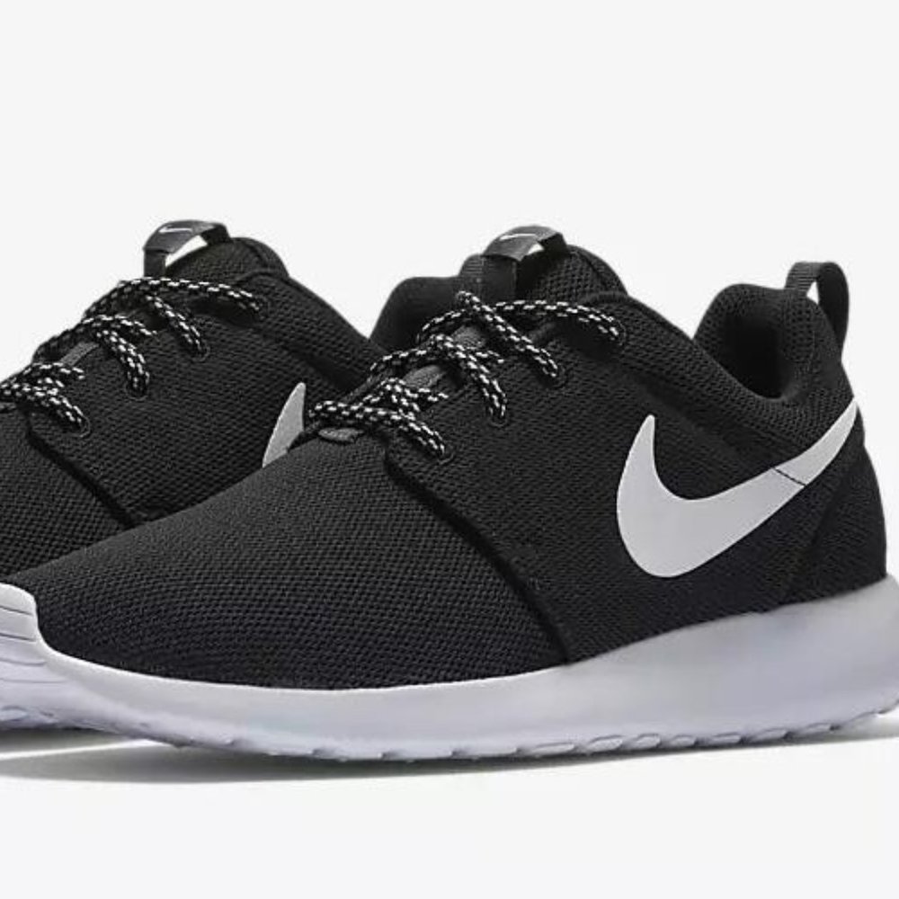 Nike Roshe Run Black White Wmns Size 5 6 6.5 7 7.5